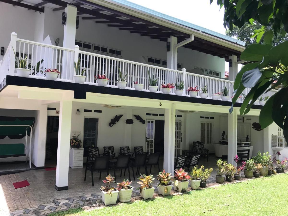 Duvi'S Shelter Bungalow Colombo Exterior photo